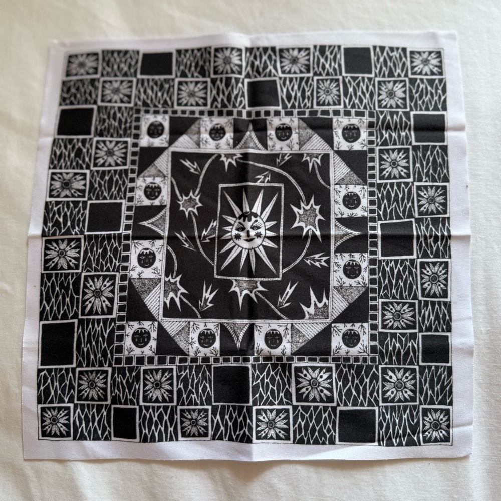 Akila Black and White Patterned Glasses Cleaning Cloth